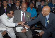 Spike Lee congratulates Officers&rsquo; Award recipient Harry Belafonte, 2008