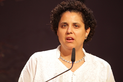 Rose Marie Arce presents Broadcast Prize